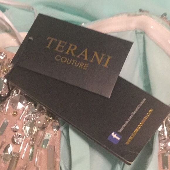 Strapless Neck Embellished Bodice & Chiffon Skirt - Picture 8 of 12